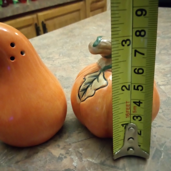 Large, Vintage, Ceramic, Bella Casa, Salt & Pepper, Shaker's. Like New Condition - Picture 3 of 8